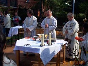 3 Priester